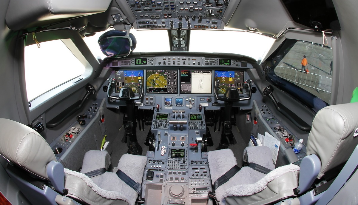 gulfstream g550 lease aircraft cockpit jet br710